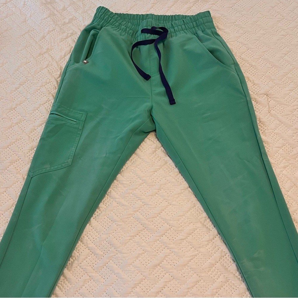FIGS Surgical Green XS petite joggers